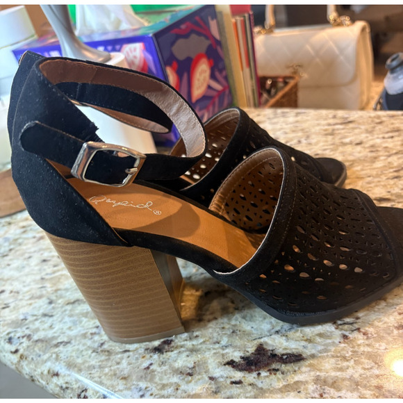 Qupid Women's Block Heel Sandal Heels Size 7 - Picture 2 of 6